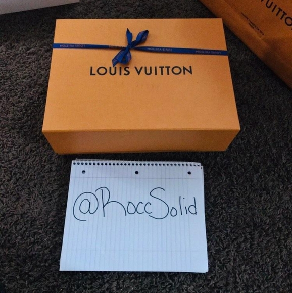 Louis Vuitton - Picture 1 of 7